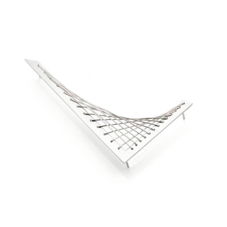 Zilveren broche Angle - uit de Wired collectie van Edelsmid Marita van Oorschot - met zilveren draadjes